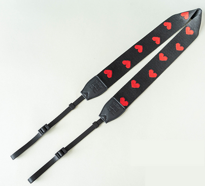 Black thickened heart-shaped camera strap with elegant pattern