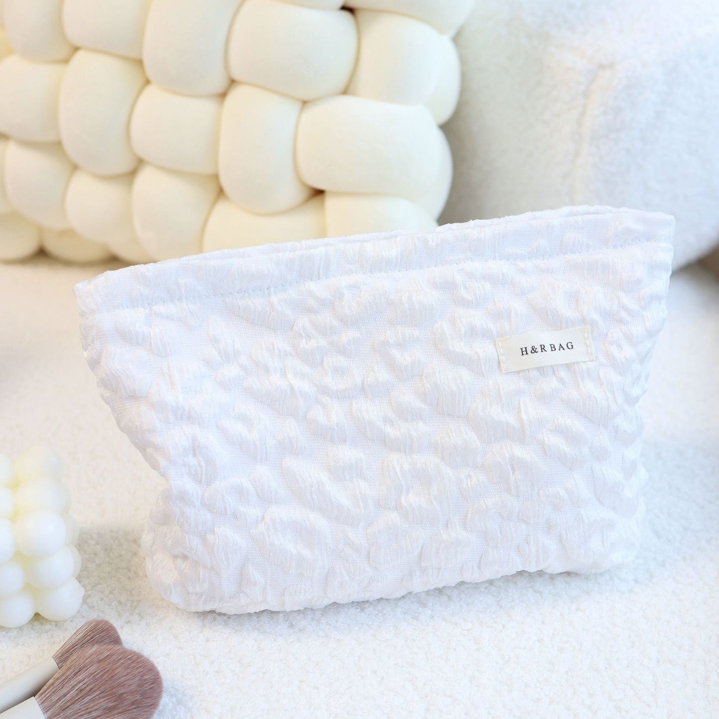 Puff Bubble Cloud Portable Cosmetic Bag, Large Capacity, Non-, Oil-Free Polyester Makeup Pouch for Travel Toiletry Storage (B01006)